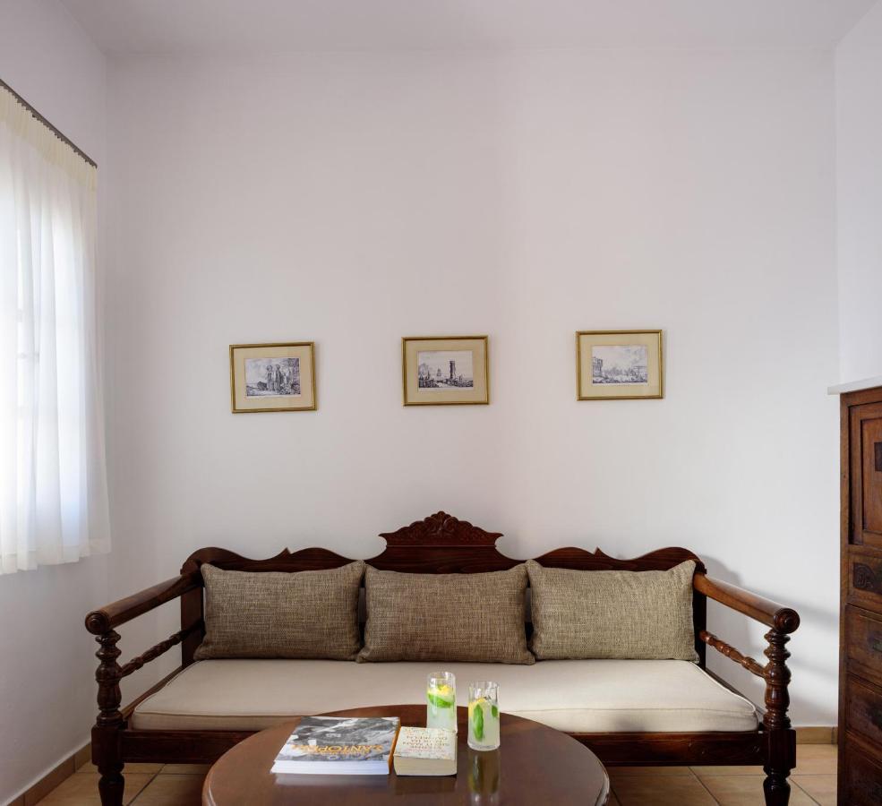Nikos Apartahotel 4*